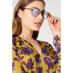 Le Specs Okulary przeciwsłoneczne Neptune - Black,Purple. Czarne okulary przeciwsłoneczne damskie Le Specs. W wyprzedaży za 91.19 zł.