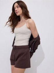 Bawełniane szorty - beżowy. Brązowe szorty damskie Reserved, l, bez wzorów, z bawełny. Za 39.99 zł.