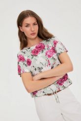 Bluzka w kwiaty z wiązaniem oliwkowa. Zielone bluzki damskie MOODO, bez wzorów, z elastanu, bez kołnierzyka, bez ramiączek. Za 79.99 zł.