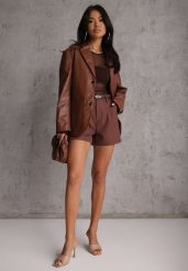 Brązowe Szorty High Waist w Eleganckim Stylu z Cienkim Paskiem ze Sprzączką Rissarie. Brązowe szorty damskie Renee, na lato, l, bez wzorów, boho, z podwyższonym stanem. Za 99.99 zł.