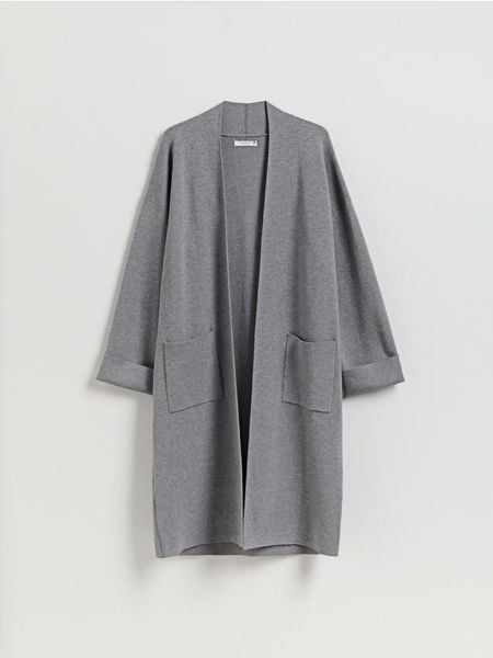 Kardigan z kieszeniami - ciemnoszary. Szare kardigany damskie Reserved, l, bez wzorów, z dzianiny. W wyprzedaży za 119.99 zł.