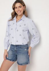 Niebiesko-Czarna Bawełniana Koszula z Ozdobnym Haftem Doviene. Niebieskie bluzki damskie Born2be, l, bez wzorów, z bawełny, eleganckie, bez kołnierzyka, bez ramiączek. Za 59.99 zł.