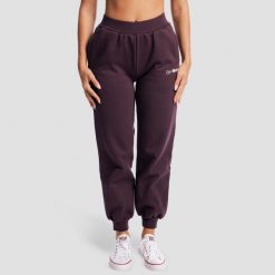 Spodnie damskie fitness jogger oversize z kieszeniami. Fioletowe spodnie dresowe damskie GYMBEAM, l, z aplikacjami, z bawełny. Za 143.90 zł.