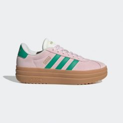 Sneakersy damskie ADIDAS VL Court Bold. Czerwone obuwie sportowe damskie Adidas, bez wzorów, z kauczuku, trekkingowe. Za 359.99 zł.