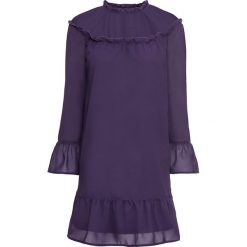Sukienka z falbanami bonprix ciemny lila. Sukienki damskie marki bonprix. Za 89.99 zł.