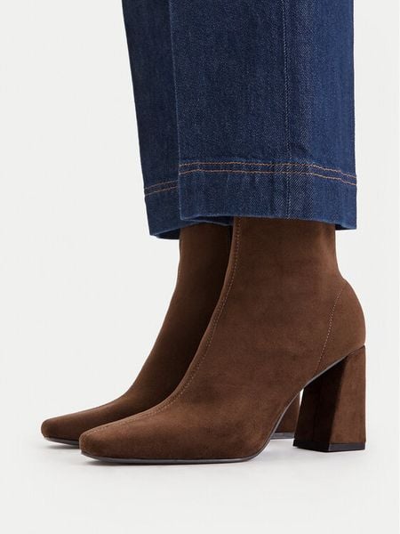 DeeZee Botki CEO-HY25128-1 Brązowy. Brązowe botki damskie DeeZee, bez obcasa, na słupku, bez zapięcia. Za 179.99 zł.