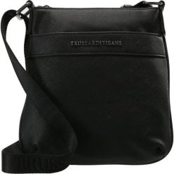 Trussardi Jeans SAFFIANO CROSSBODY FLAP Torba na ramię black. Torby na ramię męskie marki Kazar. Za 359.00 zł.