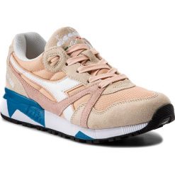 Sneakersy DIADORA - N9000 III 501.171853 01 C7376 Bique/Bleached Sand/Vivi. Brązowe półbuty damskie Diadora, bez wzorów, z materiału, bez obcasa, na płaskiej podeszwie, bez zapięcia. W wyprzedaży za 329.00 zł.