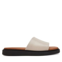 Klapki Vagabond Shoemakers. Brązowe klapki damskie Vagabond Shoemakers, bez wzorów, bez obcasa. Za 249.99 zł.