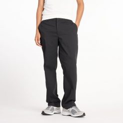 Spodnie męskie New Balance MP43560BK – czarne. Czarne spodnie materiałowe męskie New Balance, m, bez wzorów, z bawełny, klasyczne. Za 269.99 zł.