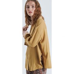 Gładka koszula oversize - Żółty. Koszule damskie marki Cropp. Za 79.99 zł.