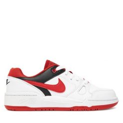 Sneakersy Nike. Białe trampki i tenisówki chłopięce Nike, bez wzorów, bez zapięcia. Za 289.99 zł.
