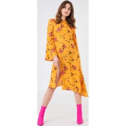 NA-KD Boho Asymetryczna sukienka z głębokim rozcięciem - Multicolor. Sukienki damskie marki NA-KD Boho. W wyprzedaży za 20.47 zł.