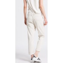 Pepe Jeans - Jeansy. Jeansy damskie marki Pepe Jeans. W wyprzedaży za 219.90 zł.