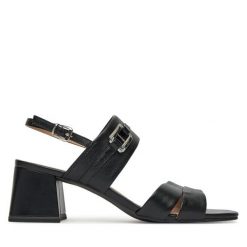 Sandały Caprice. Czarne sandały damskie Caprice, bez wzorów, bez obcasa, na słupku, bez zapięcia. Za 229.99 zł.