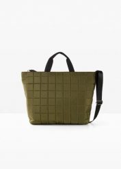 Torba typu shopper z pikowanego materiału. Zielone torebki shopper damskie bonprix, bez wzorów, pikowane, bez dodatków. Za 124.99 zł.