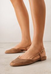 Brązowe Ażurowe Sandały z Paskiem z Klamerką i Kwadratowym Noskiem Veradisa. Brązowe baleriny damskie Born2be, w ażurowe wzory, z jeansu, bez obcasa, bez zapięcia. Za 89.99 zł.