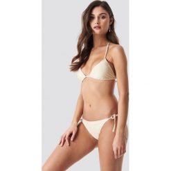 NA-KD Swimwear Dół bikini Shiny Triangle - White,Beige. Bikini damskie marki NA-KD Swimwear. Za 32.00 zł.