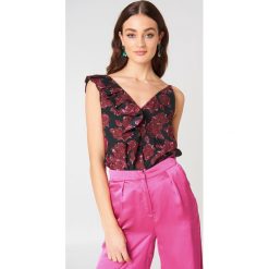 NA-KD Asymetryczna koszulka z falbanką - Purple,Multicolor. T-shirty damskie marki NA-KD. W wyprzedaży za 20.47 zł.
