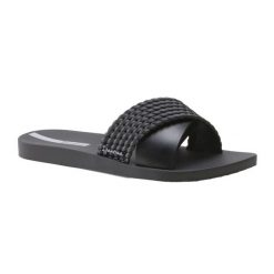 Klapki basenowe damskie Ipanema Street II Fem. Czarne klapki damskie Ipanema, bez wzorów, z gumy, klasyczne, bez obcasa, na płaskiej podeszwie. Za 77.99 zł.