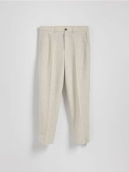 Spodnie chino regular z lnem - beżowy. Brązowe spodnie materiałowe męskie Reserved, bez wzorów, z wiskozy. Za 169.99 zł.