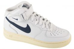 Buty sportowe Sneakersy damskie, Air Force 1 '07 Mid. Białe obuwie sportowe damskie Nike, bez wzorów, z materiału, trekkingowe, Nike Air Force. Za 499.99 zł.