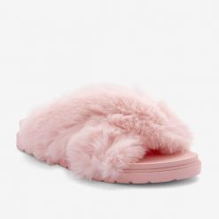 Damskie kapcie zimowe Coqui z futerkiem, podwójne paski. Czerwone kapcie damskie Coqui, bez wzorów, klasyczne. Za 115.99 zł.