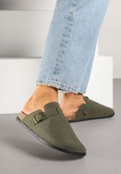 Zielone Klapki Chodaki Ozdobione Klamrami Uliandora. Zielone klapki damskie Renee, bez wzorów, z jeansu, bez obcasa, na płaskiej podeszwie. Za 59.99 zł.