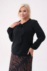 Elegancka czarna bluzka Livia z wiązaniem PLUS SIZE XXL OVERSIZE JESIEŃ. Czarne bluzki damskie Moda Size Plus Iwanek, plus size, bez wzorów, z poliesteru, eleganckie, bez kołnierzyka, plus size, bez ramiączek. Za 199.90 zł.