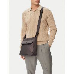 Saszetka Beverly Hills Polo Club. Szare saszetki męskie Beverly Hills Polo Club, młodzieżowe, małe. Za 149.99 zł.