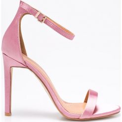 Public Desire - Sandały Angel. Czerwone sandały damskie Public Desire, bez wzorów, z materiału, bez obcasa, bez zapięcia. W wyprzedaży za 69.90 zł.