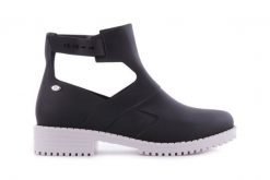 Botki Mel 32160 White Black, Biały/Czarny, Guma - 35-36. Czarne botki damskie Melissa, bez wzorów, z gumy. W wyprzedaży za 53.10 zł.