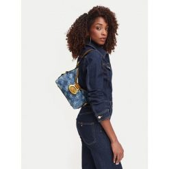 Torebka Guess. Niebieskie torebki do ręki damskie Guess, z aplikacjami, bez dodatków. Za 584.99 zł.