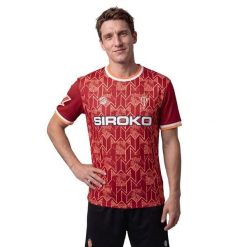 Oficjalna czwarta koszulka bramkarska Real Sporting de Gijón dla dorosłych Sir. Czerwone koszulki sportowe męskie SIROKO, s, bez wzorów, z materiału, bez kołnierzyka, bez ramiączek, do piłki nożnej. Za 344.00 zł.