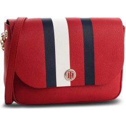 Torebka TOMMY HILFIGER - My Tommy Crossover AW0AW05637 907. Czerwone listonoszki damskie Tommy Hilfiger, ze skóry ekologicznej. Za 549.00 zł.