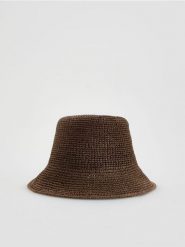 Słomkowy kapelusz bucket - ciemnobrązowy. Brązowe czapki i kapelusze damskie Reserved, bez wzorów. Za 89.99 zł.