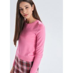 Gładki sweter - Różowy. Swetry damskie Cropp. W wyprzedaży za 19.99 zł.