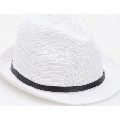 Kapelusz - Biały. Czapki i kapelusze damskie Reserved. W wyprzedaży za 39.99 zł.