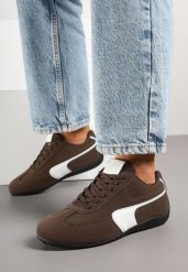 Brązowe Sneakersy w Stylu Kultowych Tenisówek Virritia. Brązowe obuwie sportowe damskie Born2be, z aplikacjami, z jeansu, tenisowe. Za 74.99 zł.