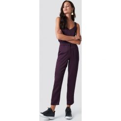 Rut&Circle Spodnie Maci - Purple. Fioletowe spodnie materiałowe damskie Rut&Circle, z materiału. Za 202.95 zł.