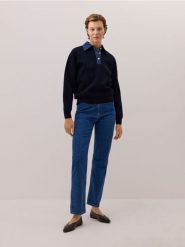 Sweter z kołnierzykiem - granatowy. Niebieskie swetry damskie Reserved, l, bez wzorów, z dzianiny, bez kołnierzyka, bez ramiączek, bez kaptura. Za 219.99 zł.