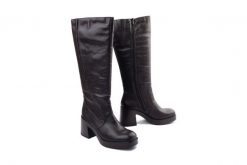 Rieker 58090-25 brown, kozaki damskie. Brązowe kozaki damskie Rieker, ze skóry ekologicznej, bez obcasa. Za 429.90 zł.