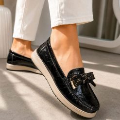 Czarne crock skórzane mokasyny damskie Filippo Dp6457/26. Czarne mokasyny damskie Filippo, z lakierowanej skóry, biznesowe. Za 239.00 zł.