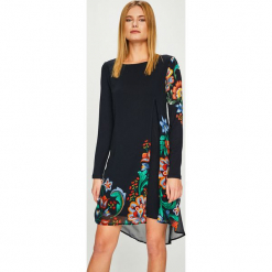 Desigual - Sukienka. Niebieskie sukienki damskie Desigual, bez wzorów, z dzianiny, casualowe, bez kołnierzyka, bez ramiączek. W wyprzedaży za 279.90 zł.