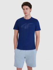 4F T-shirt regular z nadrukiem męski - granatowy L. Niebieskie koszulki sportowe męskie 4f, l, bez wzorów, z bawełny, klasyczne, bez kołnierzyka. Za 59.99 zł.