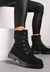 Czarne Botki Workery na Płaskiej Podeszwie Zdobione Futerkiem Typu Baranek Nevasilla. Czarne botki damskie Born2be, z jeansu, eleganckie, bez obcasa, na płaskiej podeszwie, bez zapięcia. Za 99.99 zł.