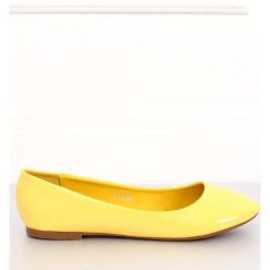 Baleriny lakierowane żółte T176 Yellow. Żółte baleriny damskie ButyModne, bez wzorów, z lakierowanej skóry, klasyczne, bez obcasa. W wyprzedaży za 69.00 zł.