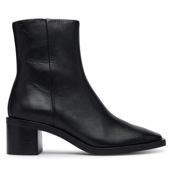 Botki Calvin Klein. Czarne botki damskie Calvin Klein, bez obcasa, na słupku, bez zapięcia. Za 799.99 zł.