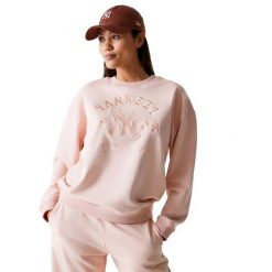 Bluza New Era Wmns Mlb Tonal Grphc Os Crew Neyyan Prs Damskie. Czerwone bluzy damskie New Era, s, bez wzorów, z bawełny, bez kaptura. Za 279.60 zł.