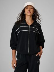 4F Bluza dresowa loose bez kaptura damska - czarna M. Czarne swetry damskie 4f, m, bez wzorów, z dresówki, klasyczne, bez kołnierzyka, bez ramiączek, bez kaptura. Za 199.99 zł.